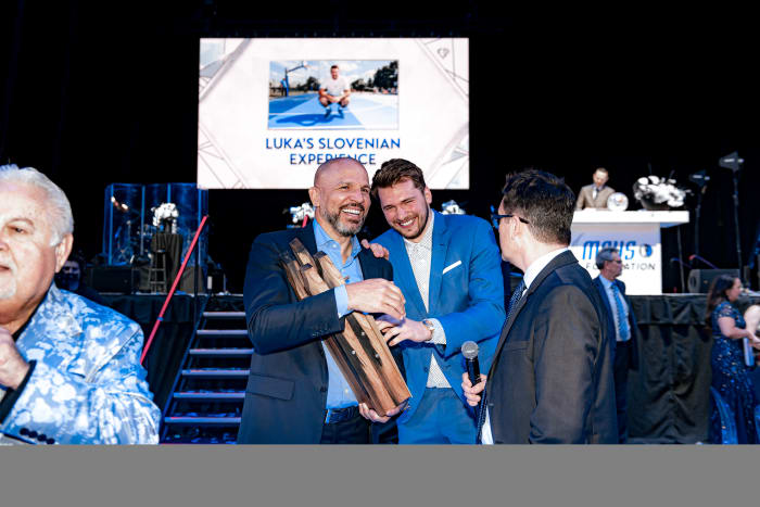 RH-March4-MavsBall-4856